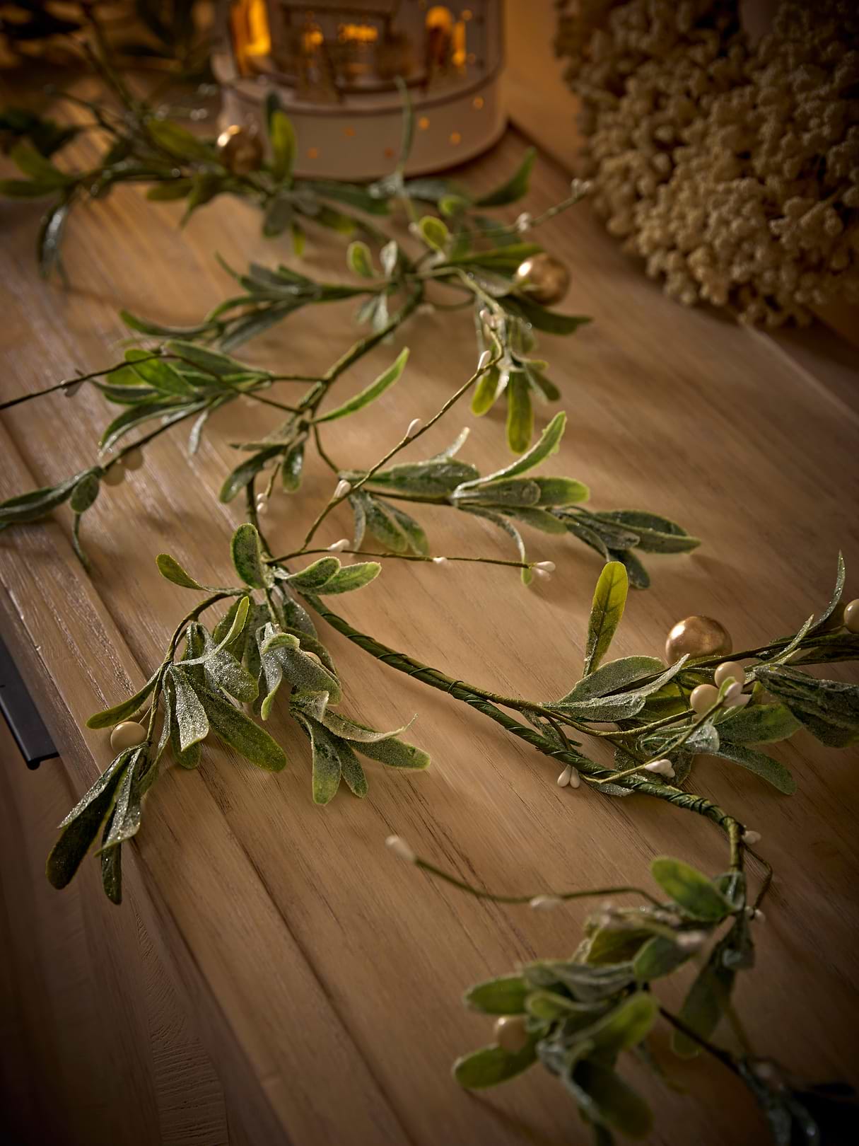 Gold & White Berries Mistletoe Garland