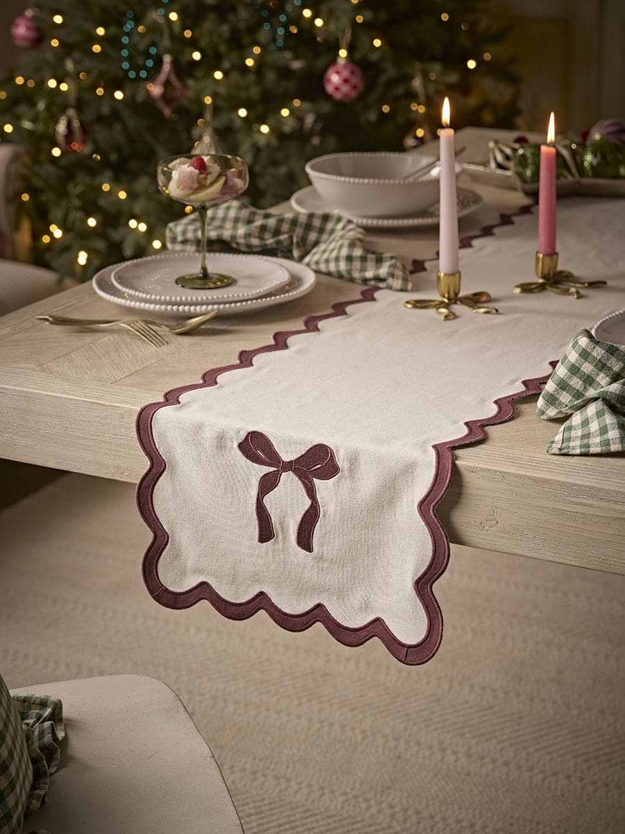 Scallop Bow Table Runner