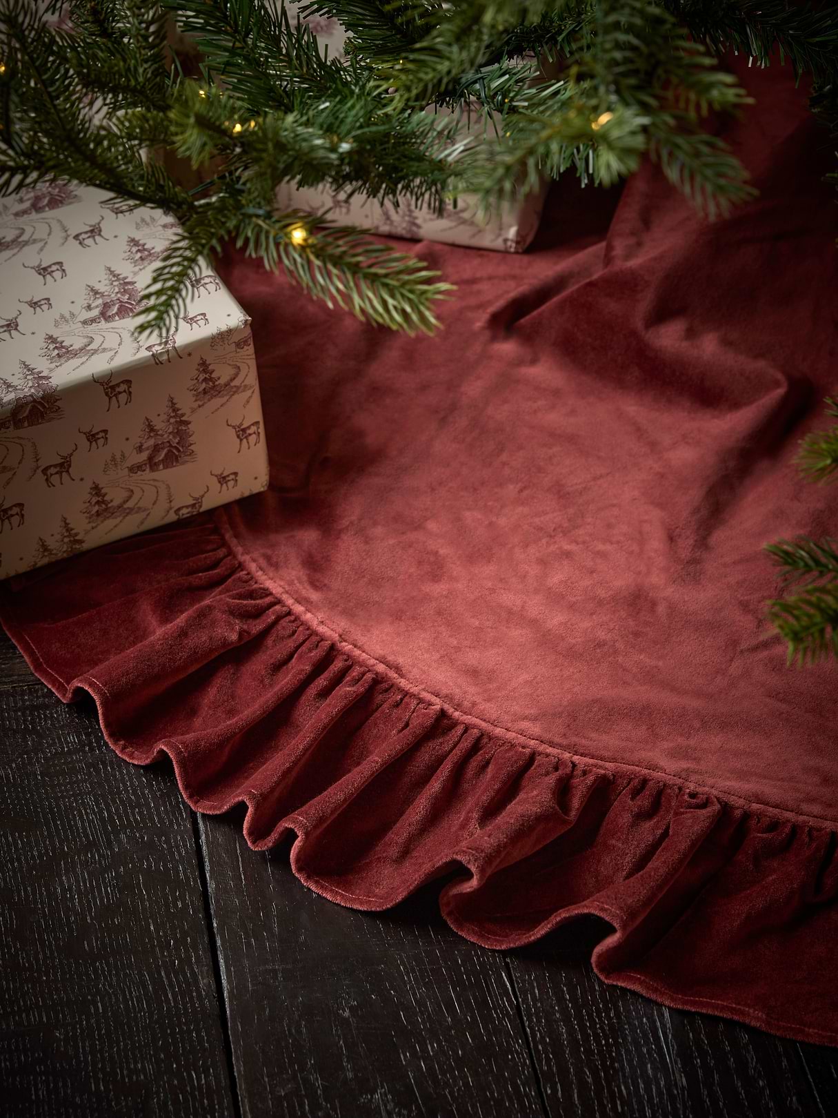 Velvet Ruffle Tree Skirt - Red