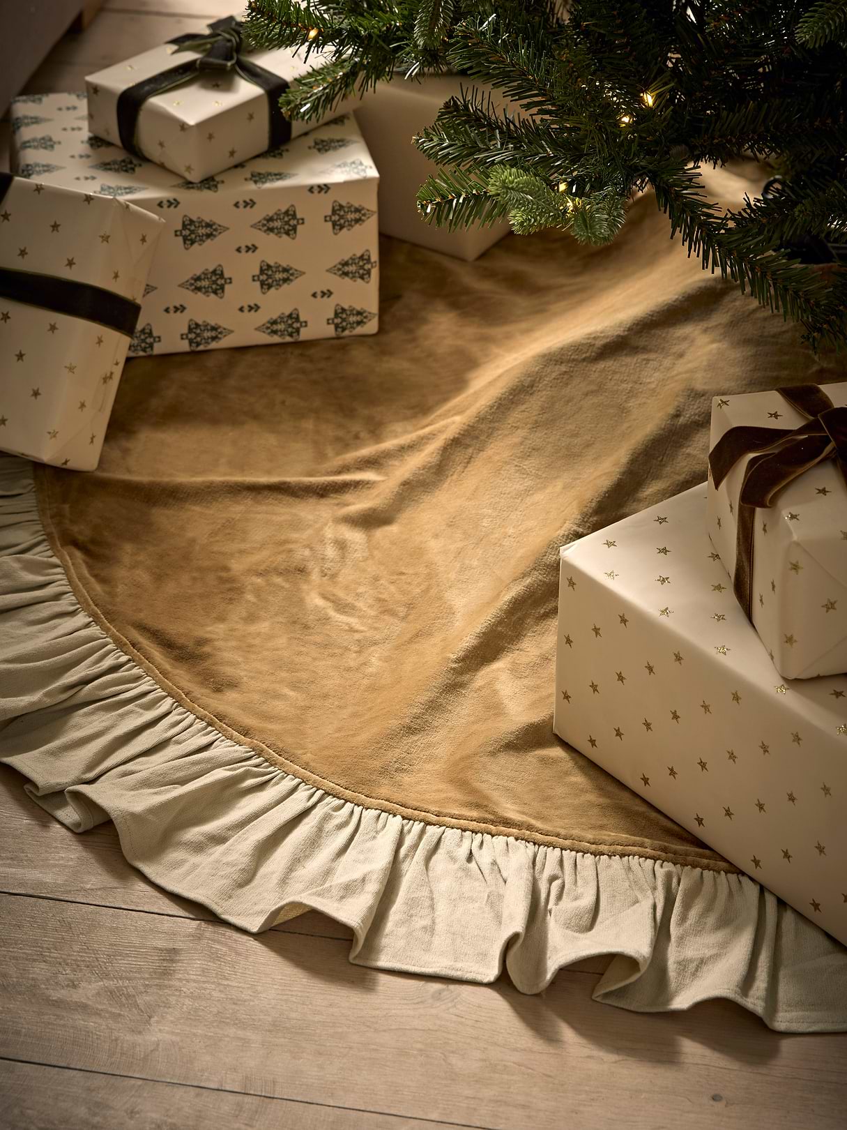 Contrast Ruffle Velvet Tree Skirt - Nutmeg
