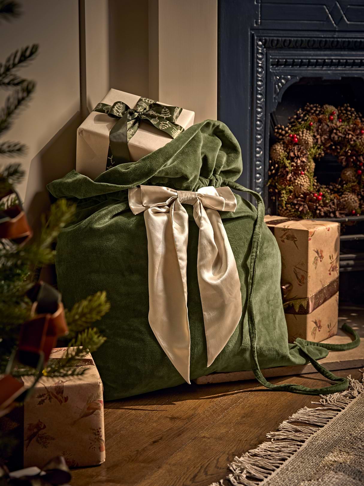 Bow Velvet Christmas Sack - Green