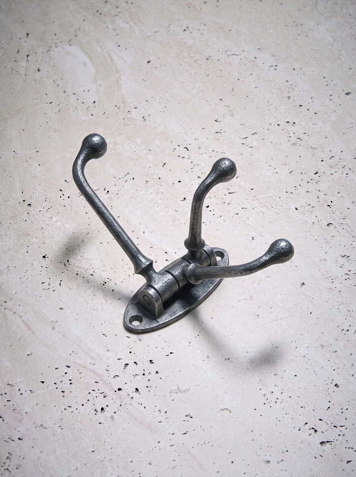 Triple Swivel Hook - Cast Iron