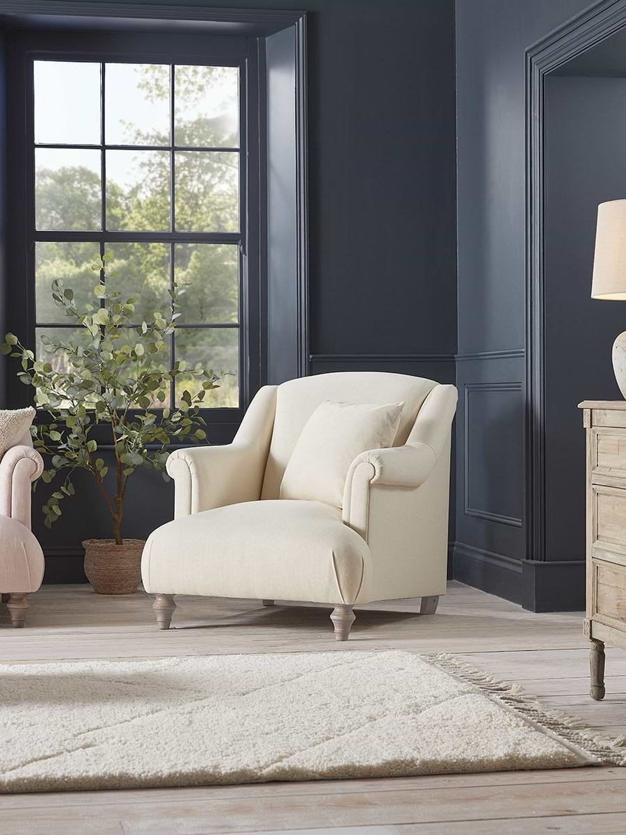 Artes Armchair