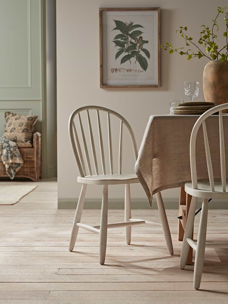 White Wooden Spindle back Dining Chair - Set of 2