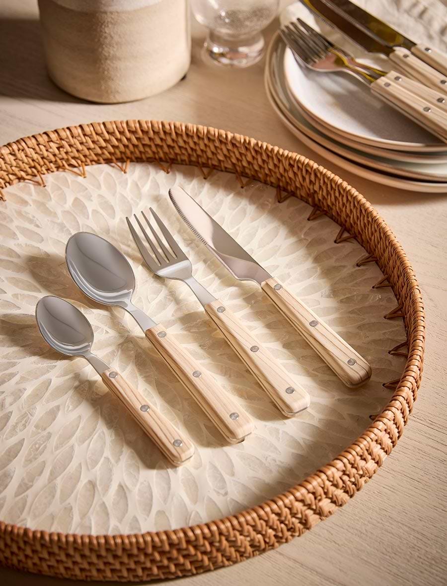 Sixteen Piece Cutlery Set- Wooden Handles