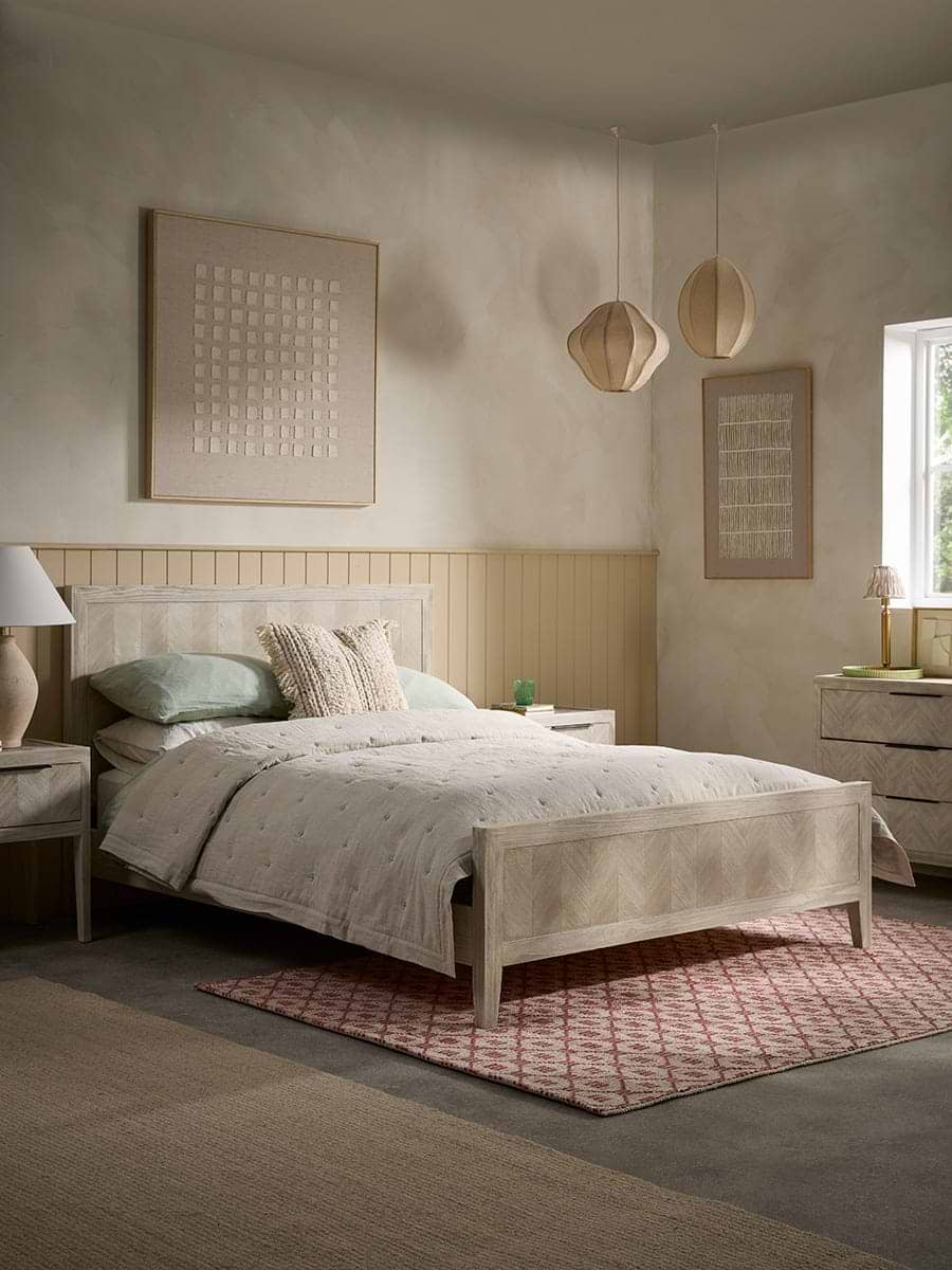 Tova Limewashed Bed