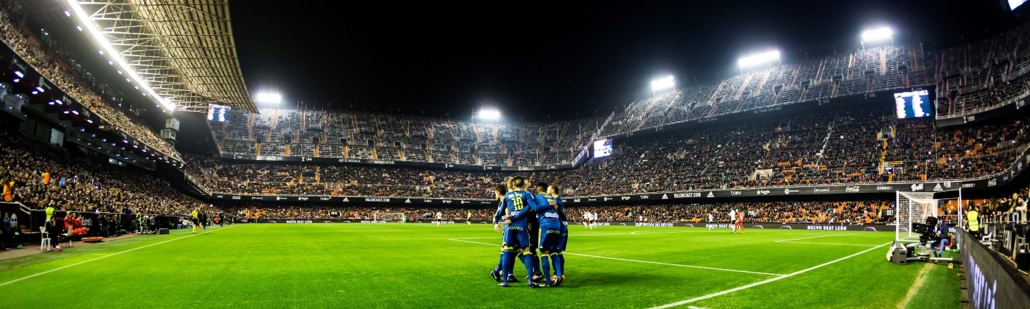 LaLiga 2025 - 2026 Partido Cancha de fútbol Valencia equipo reunido