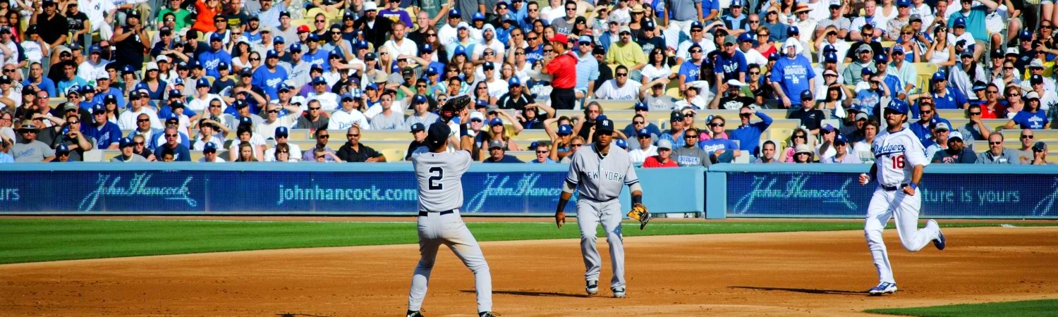 Yankees vs Dodgers en pleno partido con fanáticos