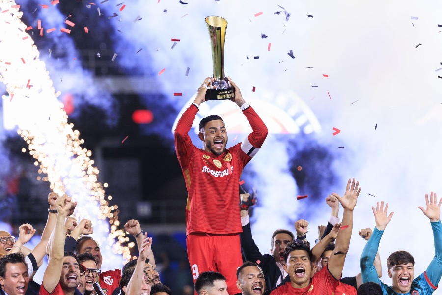 Alexis Vega y toluca ganan la copa de campeones