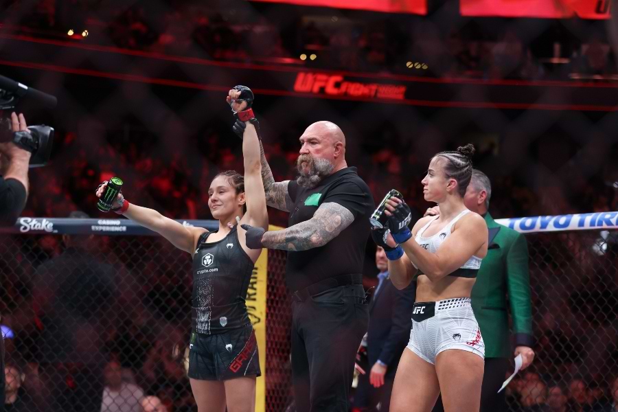 Alexa Grasso gana a MayceeBarber en la UFC