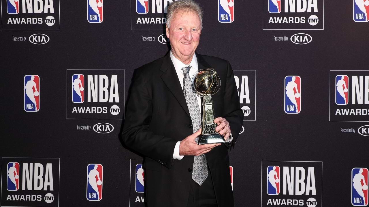 premio a Larry Bird