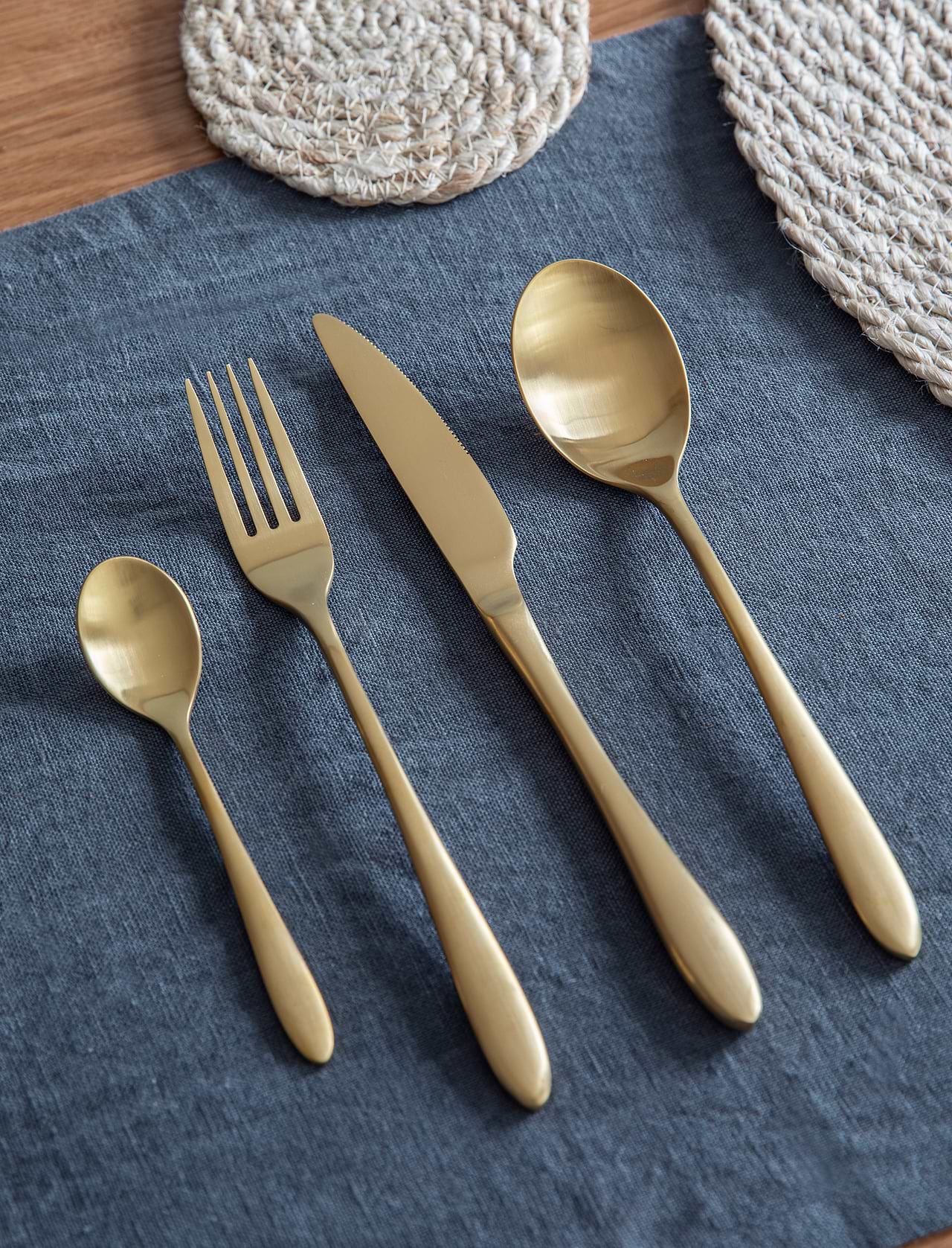 16-Piece Glim & Glam Gold Stainless Steel Flatware Set – Modern, Dishwasher Safe Cutlery For 4
