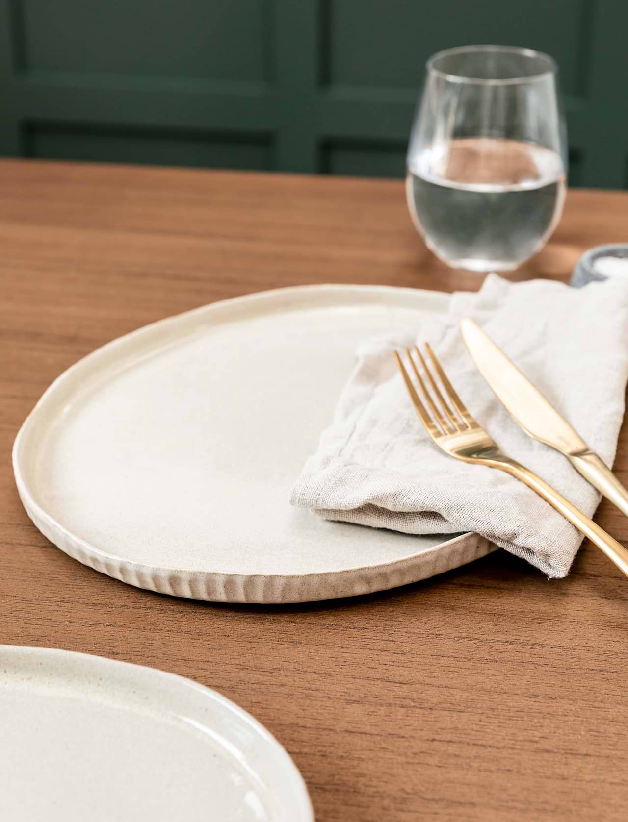 Fernham Serving Plate Medium Garden Trading