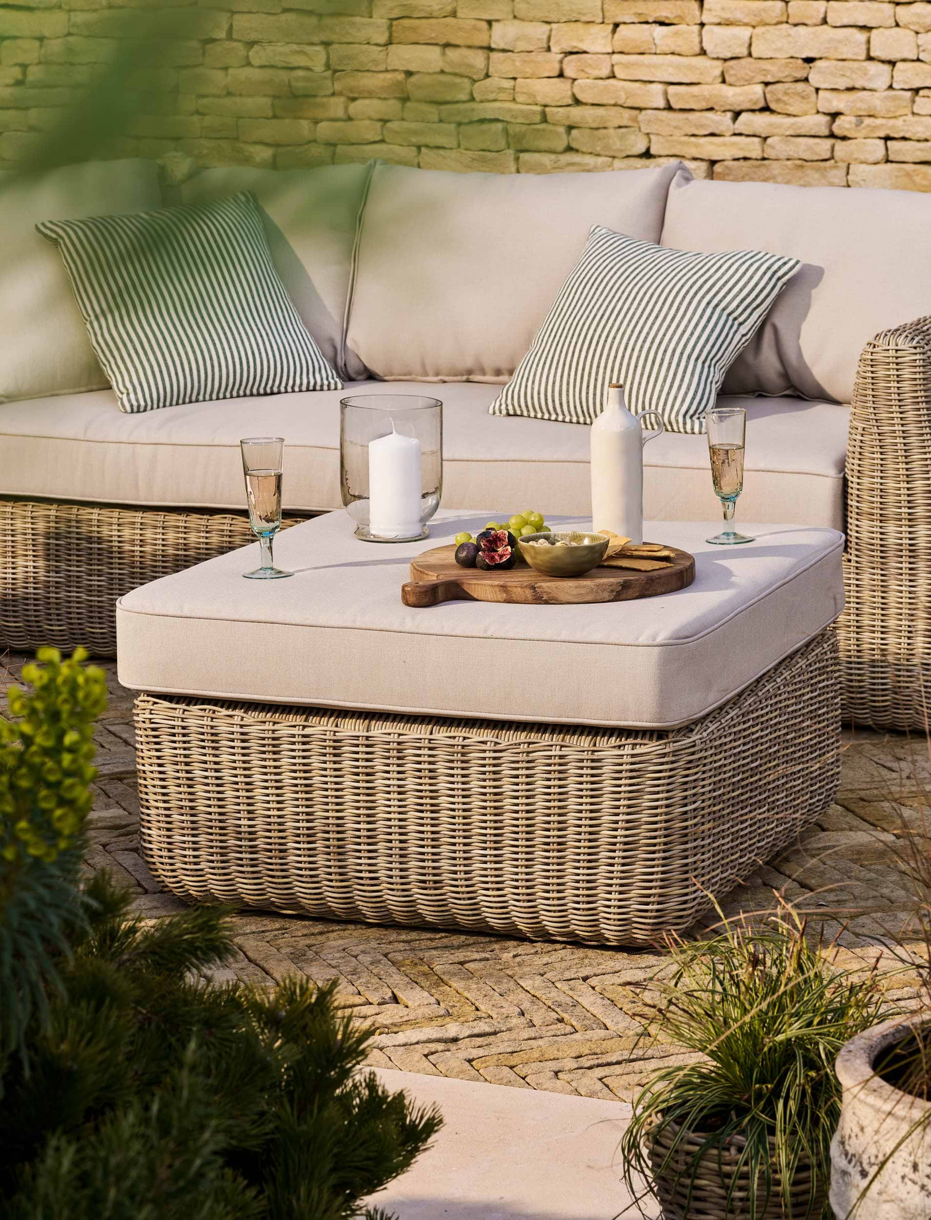 定価7.4万 MOUNTAIN RESEARCH RATTAN OTTOMAN Skala Ottoman - Pe Rattan, Light Natural | Garden Trading