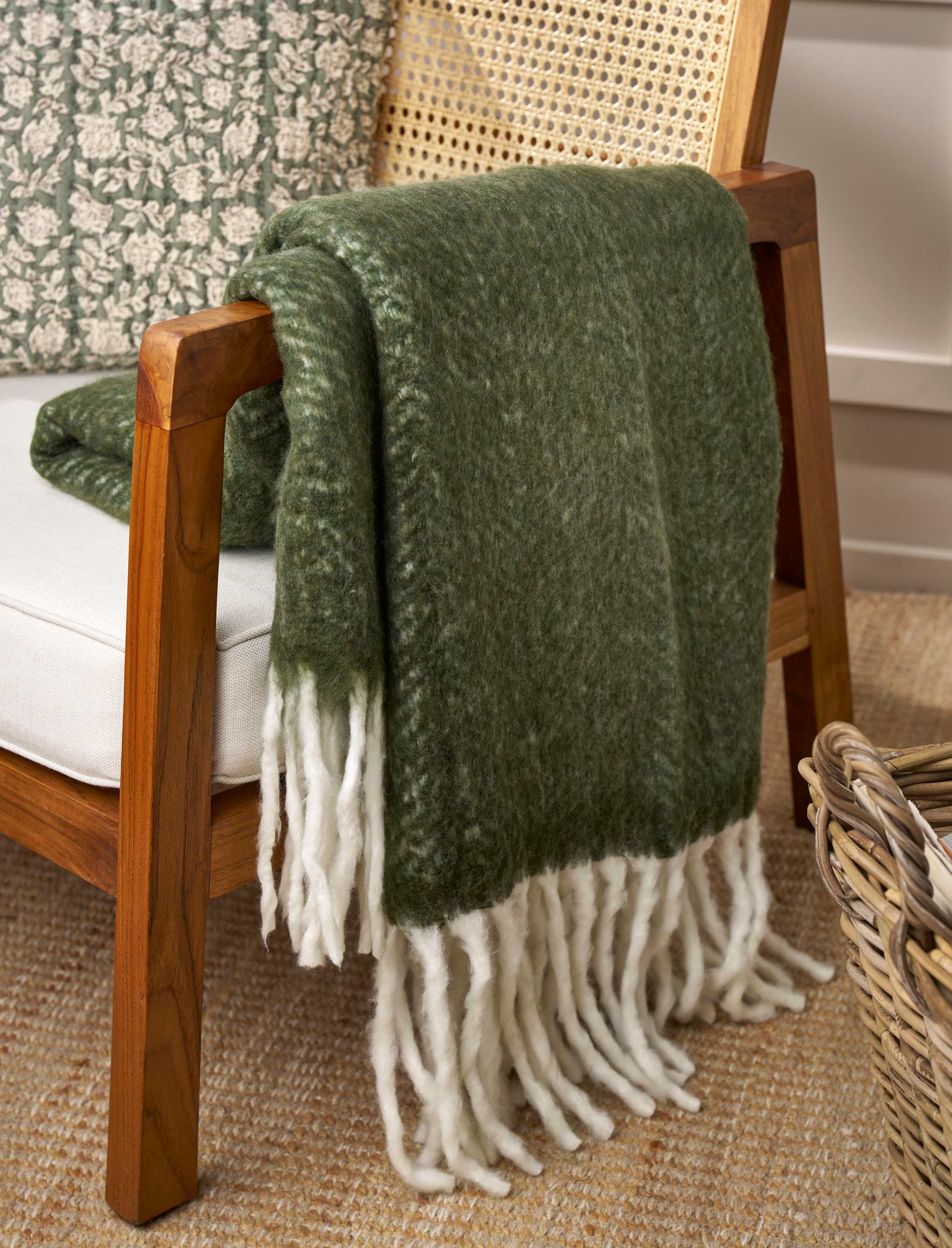 Lambs tail throw olive | Garden Trading