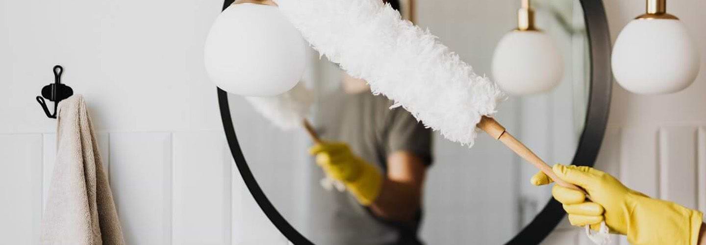 Spiegel badkamer schoonmaken vlekken verwijderen