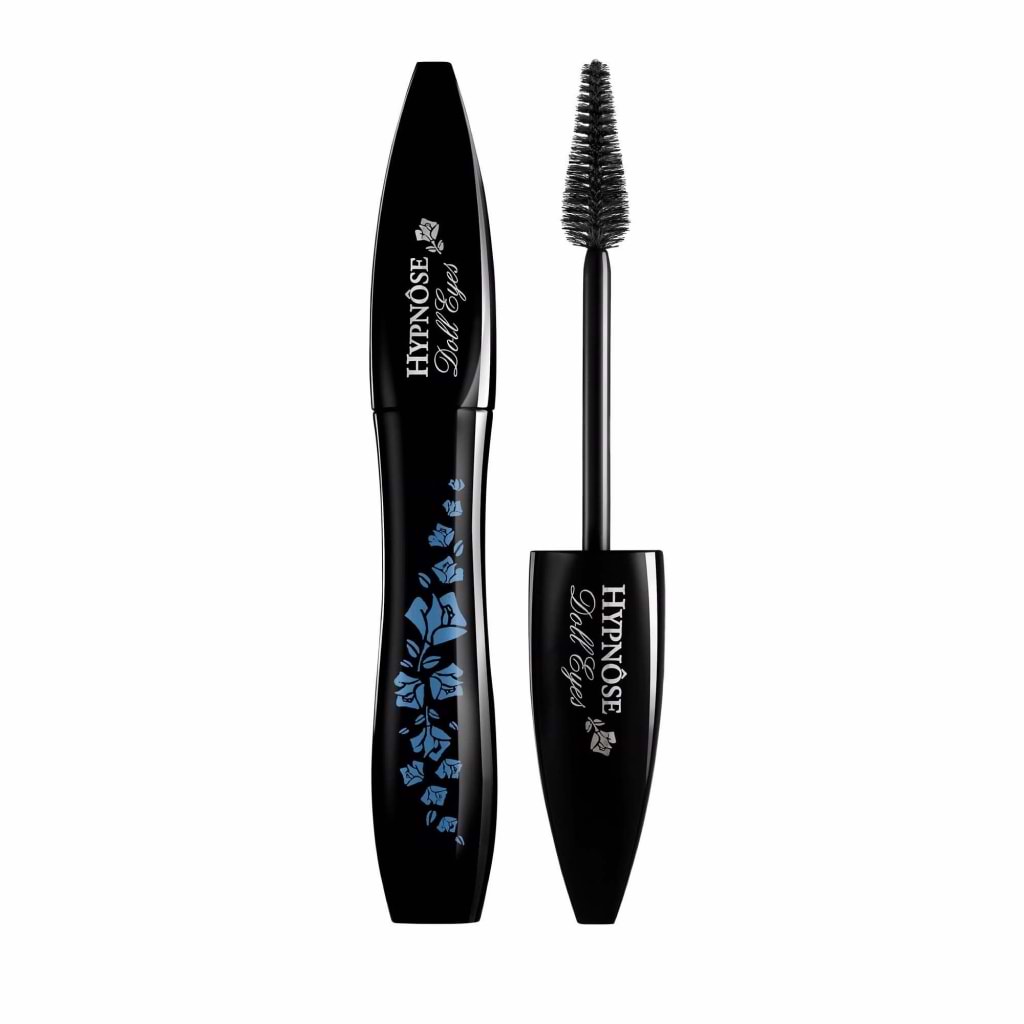 Lancome Hypnose Doll Eyes Mascara - LANCOME - Duty Free - הכירי את המסקרה המושלמת עם מברשת ייחודית המעבה את ריסים מהשורש ועד לקצה בהתאמה אישית. מועשרת בוויטמין B5, עוטפת את הריסים ללא מריחות, הכתמה ולמראה טבעי.