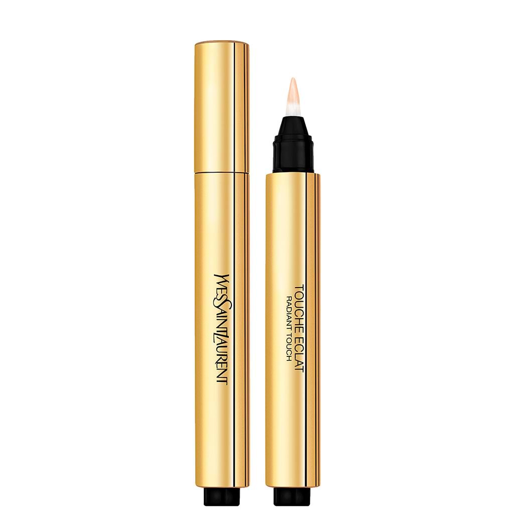 Yves Saint Laurent Touche Eclat Concealer - YVES SAINT LAURENT - Duty Free - עט מברשת לקחת איתך לכל מקום להוספת מגע של אור או הסתרת כהויות וסימני עייפות באזור העין, שקע הסנטר, קו השפתיים ודפנות האף. מתאים לכל סוגי העור.