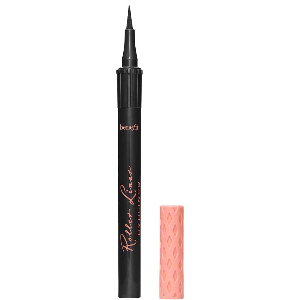 Benefit Roller Liner - BENEFIT - Duty Free - אנחנו מבינים, אייליינר נוזלי יכול להרגיש כמו מדרון חלקלק. זהו קו דק (תרתי משמע) בין מראה קליל וטבעי, עין חתול קלאסית או מראה דרמטי. אייליינר נוזלי Roller Liner