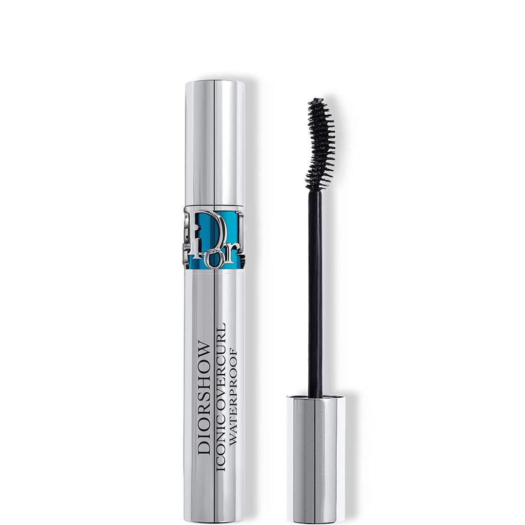 Dior Diorshow Iconic Overcurl Waterproof Mascara - DIOR - Duty Free - מסקרה אייקונית עמידה למים ולמשך 24 שעות המעניקה נפח וסלסול מרהיבים. מועשרת עם נקטר כותנה המספק טיפוח לריסים יום אחר יום.