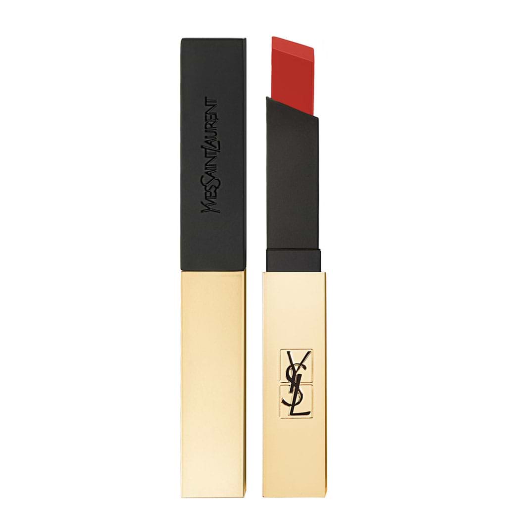 Yves Saint Laurent Rouge Pur Couture Lipstick - YVES SAINT LAURENT - Duty Free - השפתון הראשון בגימור מט עם כדור מרובע ייחודי לדיוק מוחלט. אוסף גווני קוטור זה משלב צבע עז בעל כיסוי מלא ומספק גימור מט לאורך זמן. הכדור המרובע החדשני מאפשר
