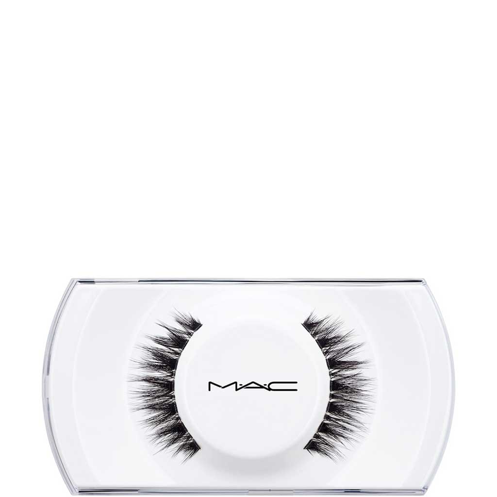 MAC Lash Eyelashes - MAC - Duty Free - ריס מסיב סינטטי, המעוצב בצורת שתי וערב וסיבים מוצלבים ליצירת מראה מלא יותר בבסיס הריסים ואוורירי בקצוות.הריסים מיוצרים בעבודה יד בהנחיות קפדניות, בטיפול נכון