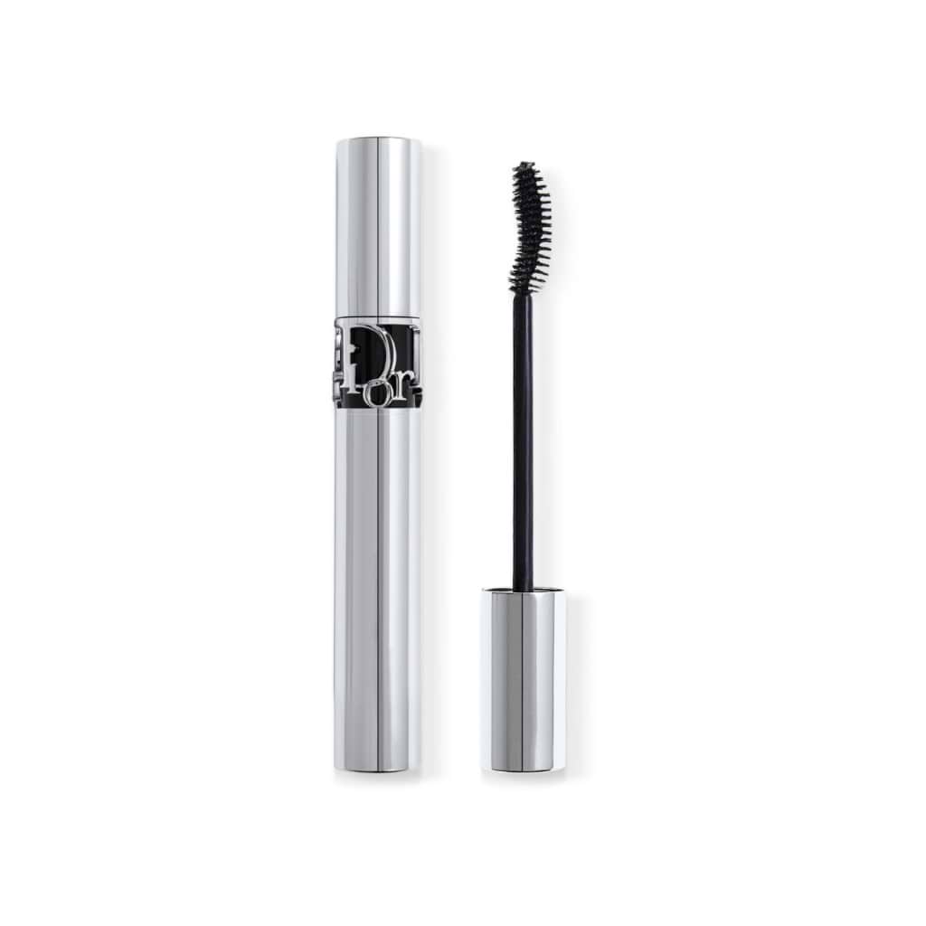 Dior Diorshow Iconic Overcurl Mascara - DIOR - Duty Free - Diorshow Iconic Overcurl היא המסקרה האייקונית של Dior המעניקה לריסים צורה מרהיבה וצובעת אותם בצבע עז ועמיד לאורך זמן. נוחה ללבישה, עם פורמולה המועשרת במי פרחוני