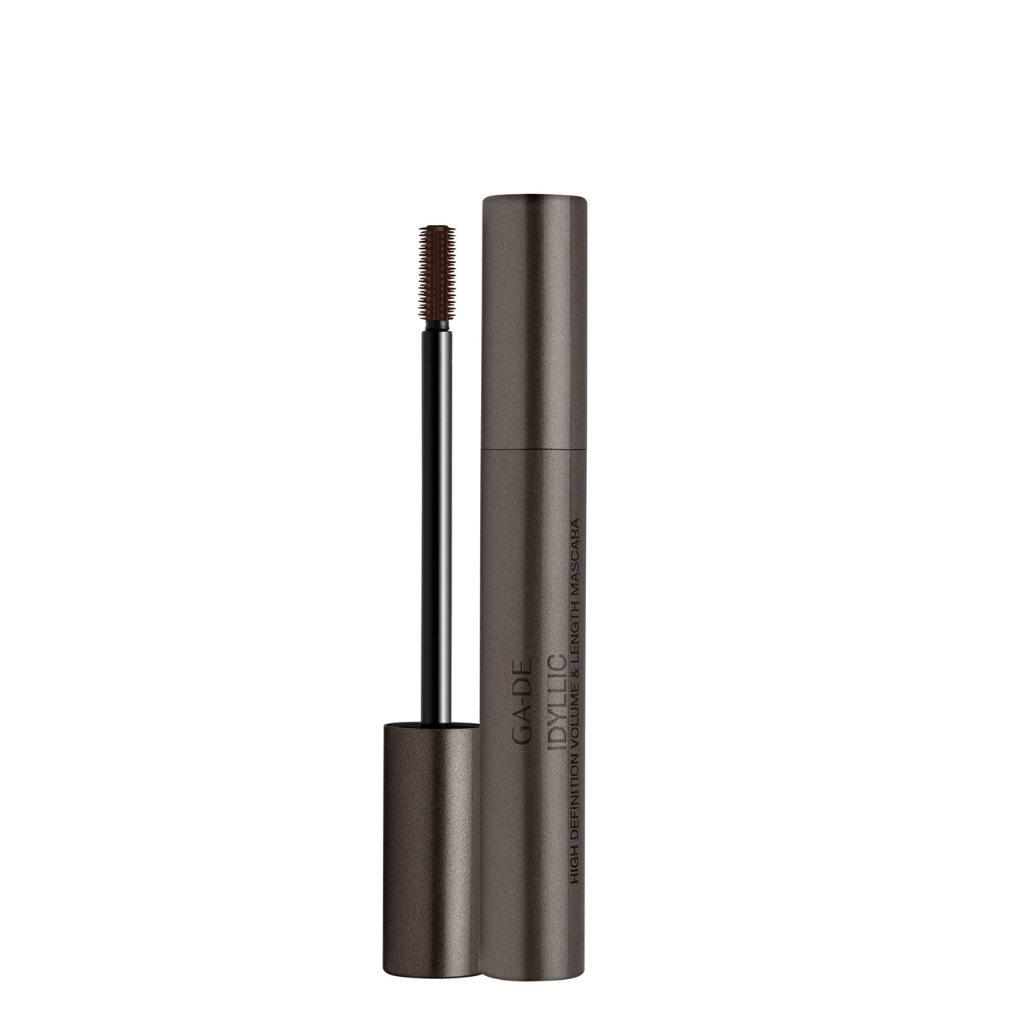 GA-DE Idyllic Mascara High Definition Volume & Length Brown - GA-DE - Duty Free - מסקרה עם מברשת סיליקון במבנה חדשני האוחז כמות רצויה של חומר למריחה אחידה ומדויקת. המברשת הארגונומית בעלת הסיבים הקצרים, מאריכה ומעבה תוך כדי סירוק והפרדת