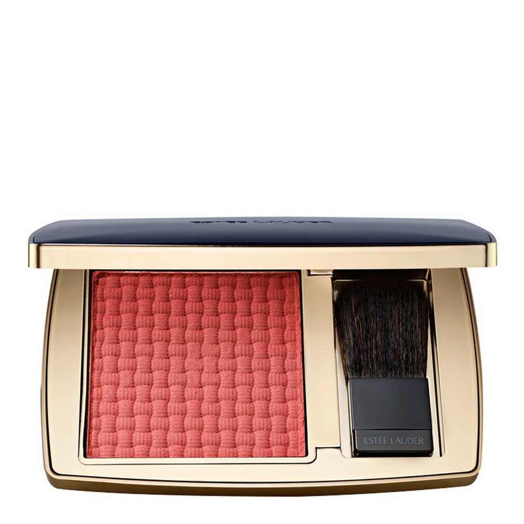 Estee Lauder Pure Color Envy Blush - ESTEE LAUDER - Duty Free - סומק מטפח המעניק צבע עז וקונטור שובב. צרי מימדיות על ידי שילוב בין הגוונים ה"ממלאים" וה"מכווצים", או פשוט הוסיפי נגיעה של צבע להארה ורענון המראה עם זוהר טבעי