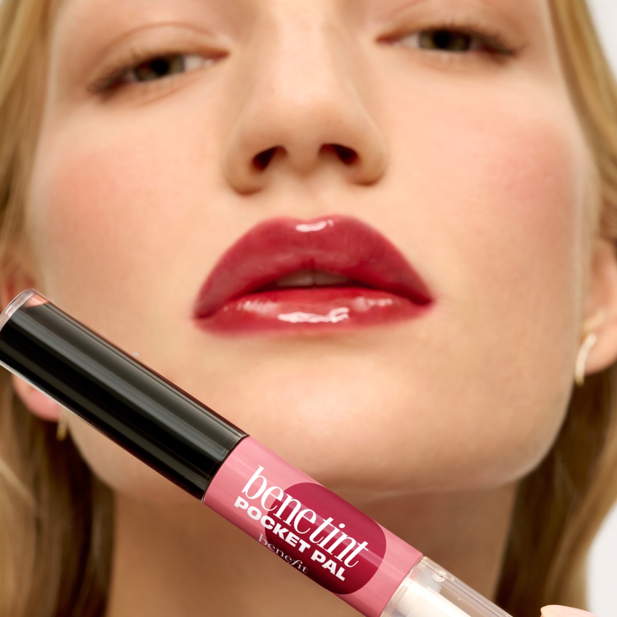 /media/magefan_secondblog/260701_PocketPal_Hero_ShadeDarkCherry.jpg