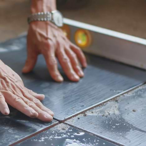 4 Ways to Refresh Your Bathroom Floor Tiles