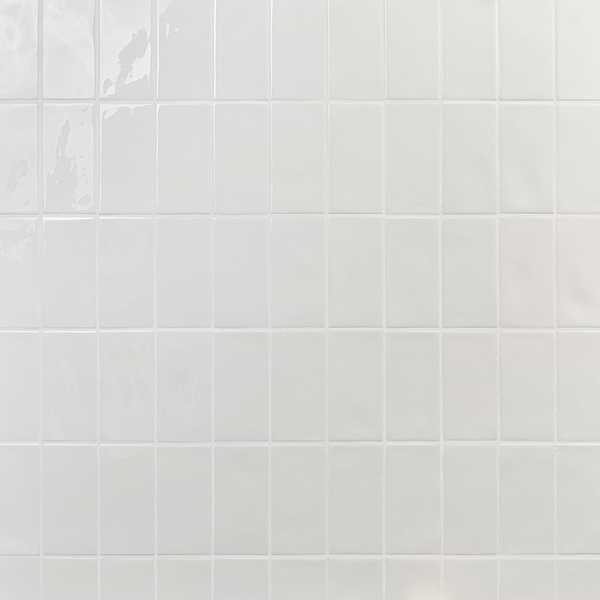 Nabi Subway Glacier White 4.5x9 Crackled Glossy Glass Tile