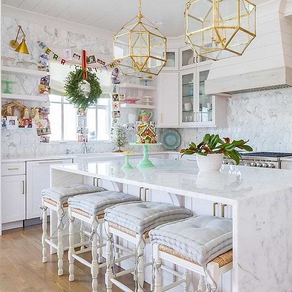 Calacatta 4x8 Beveled Hexagon Polished Marble Tile