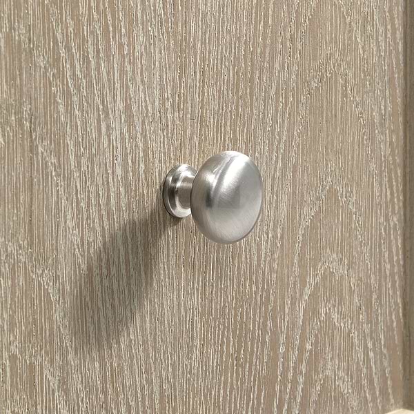 James Martin Vanities Breckenridge Whitewashed Oak 30" Single Vanity with White Zeus Quartz and Backsplash Top