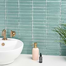 Maya Stacked Ocean Green 1x5 Polished Glass Mosaic Tile