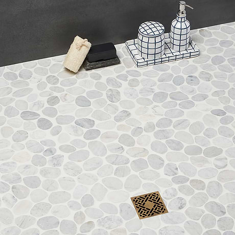 Nature Round XL Carrara Marble Tumbled Mosaic Tile
