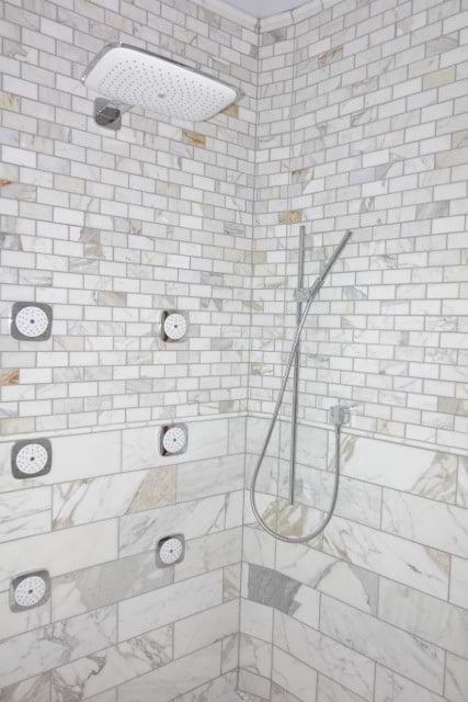 Calacatta Gold 6x18 Polished