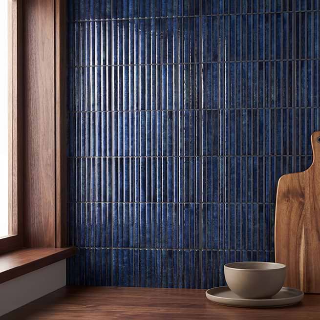 Subtle volume in a variegated palette