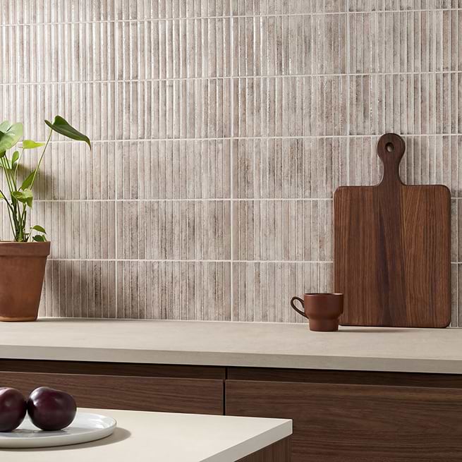 Subtle volume in a variegated palette