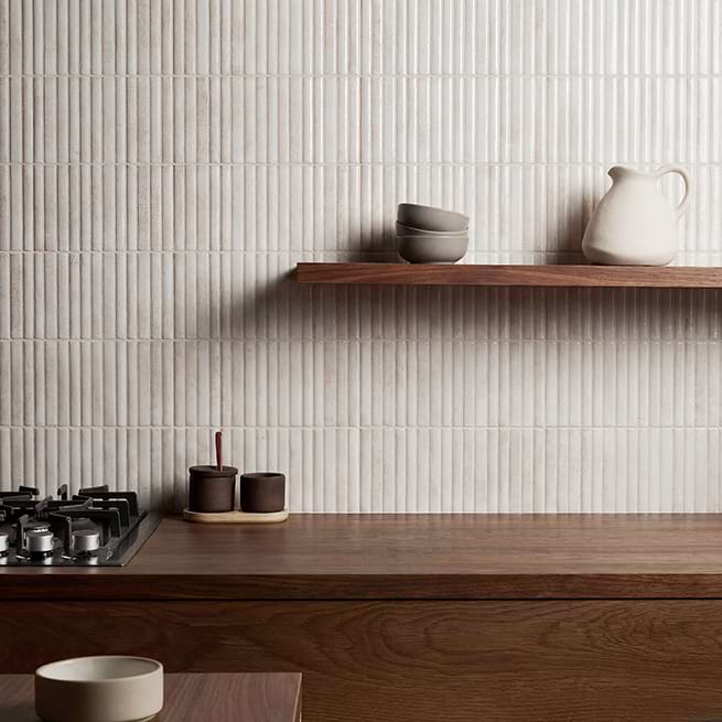 Subtle volume in a variegated palette
