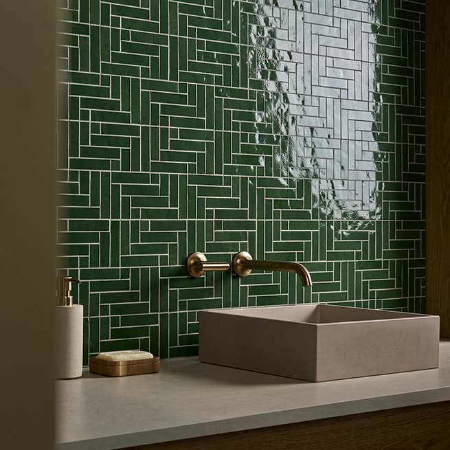 CERAMIC WITH A HANDMADE LOOK