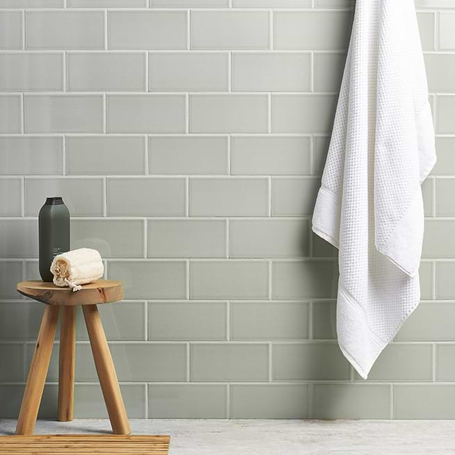 Coastal-inspired crackle glaze tile