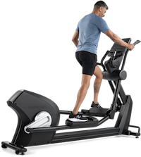 אליפטיקל פרימושן Freemotion e10.9b עם חיבור לטאבלט ו-iFIT