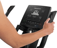 אליפטיקל פרימושן Freemotion e10.9b עם חיבור לטאבלט ו-iFIT
