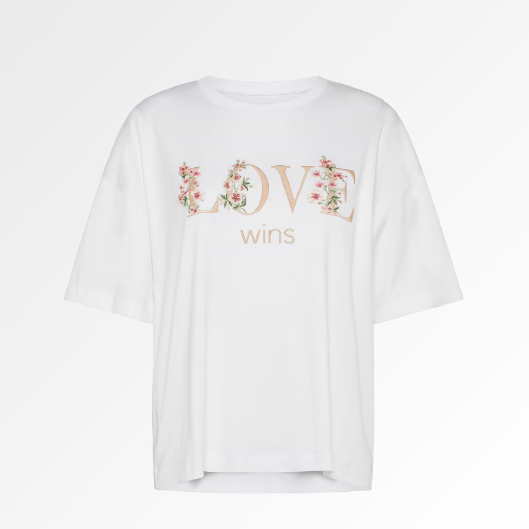 T-shirt Love Wins